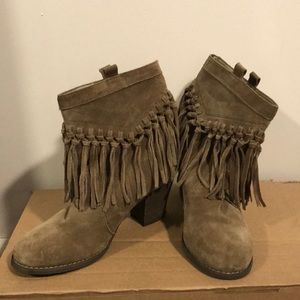 Heeled fringe boots.